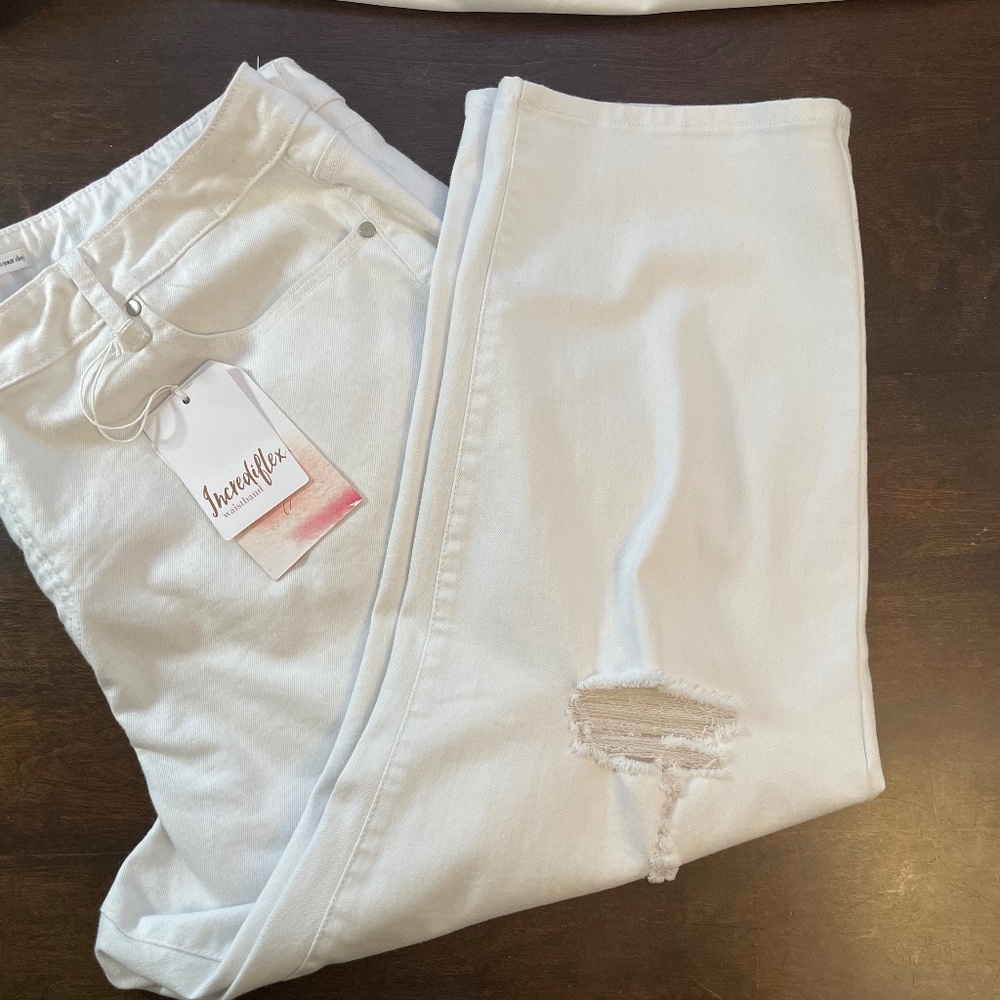 Jeans - 24 A Beautiful Soul White Distressed Button Fly Boyfriend Fit Crop/Capri